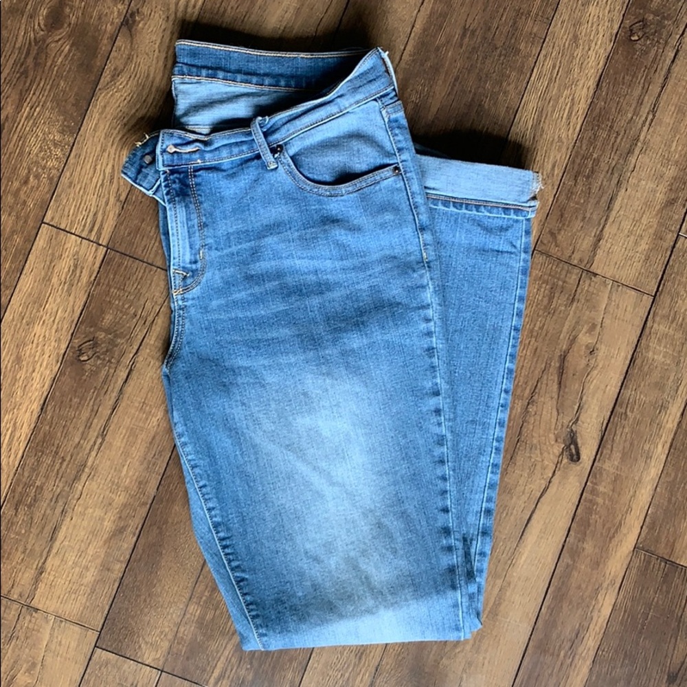 Old Navy Mid-Rise Boyfriend Straight Jean